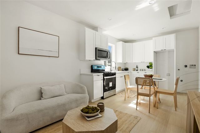 7358 Paso Robles ave, Los Angeles, CA 91406