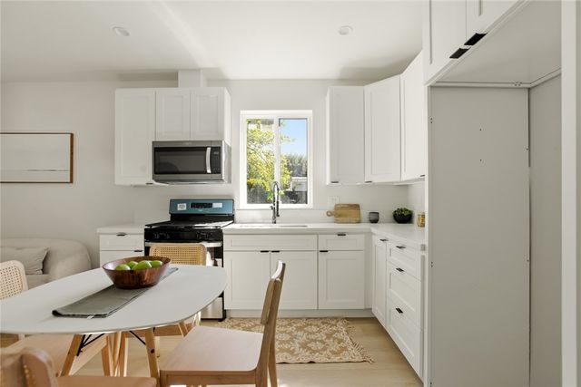 7358 Paso Robles ave, Los Angeles, CA 91406