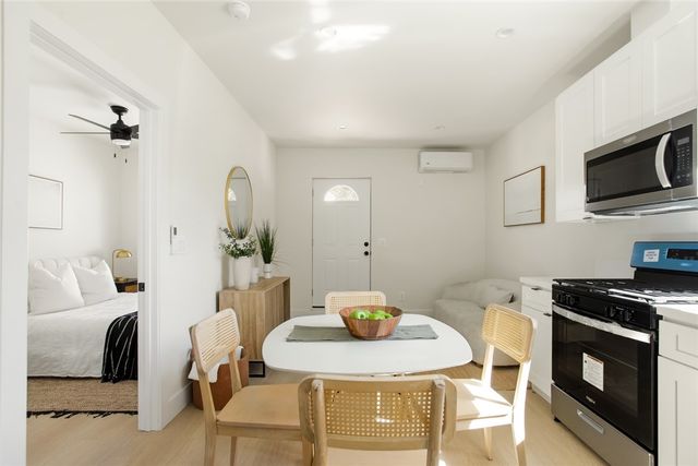 7358 Paso Robles ave, Los Angeles, CA 91406