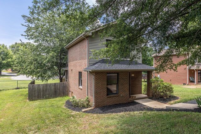 104 RIVER RUN CIR, Waynesboro, VA 22980