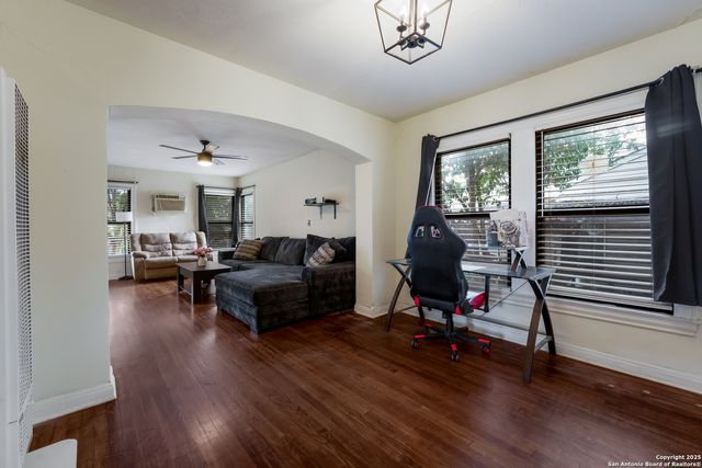 1019 Chicago Blvd, San Antonio, TX 78210