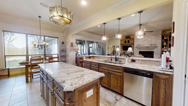 3722 Cove Timber Avenue, Granbury, TX 76049