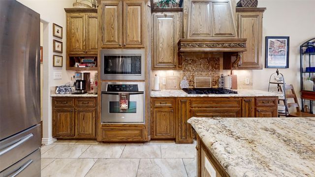 3722 Cove Timber Avenue, Granbury, TX 76049