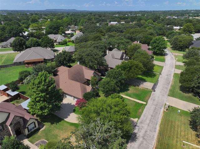 3722 Cove Timber Avenue, Granbury, TX 76049