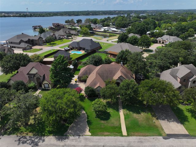 3722 Cove Timber Avenue, Granbury, TX 76049