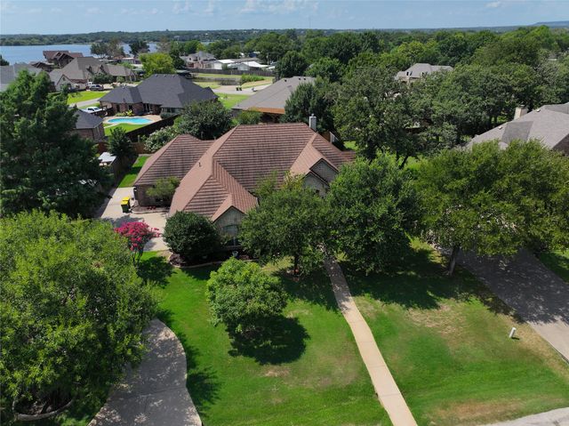 3722 Cove Timber Avenue, Granbury, TX 76049