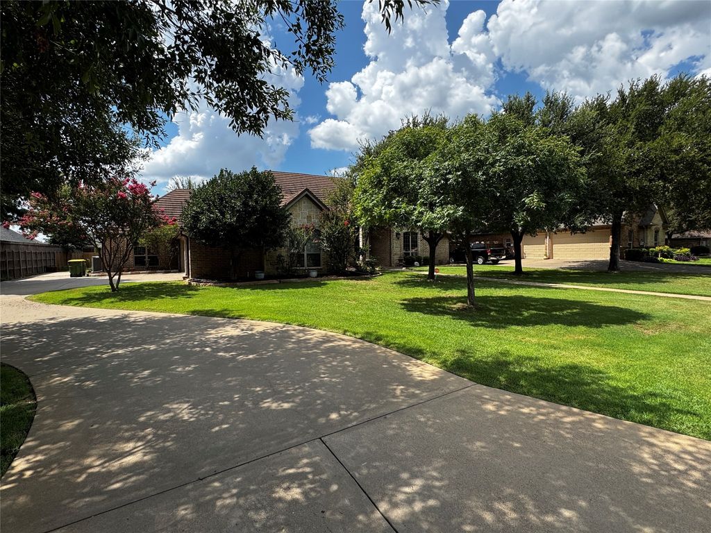 3722 Cove Timber Avenue, Granbury, TX 76049