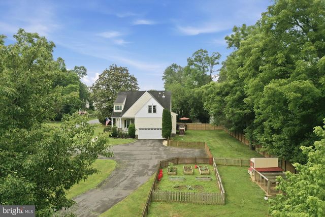 232 MARYLAND AVE, Hamilton, VA 20158