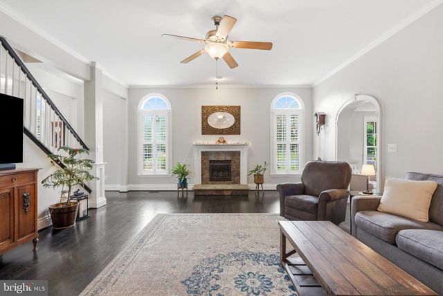 232 MARYLAND AVE, Hamilton, VA 20158