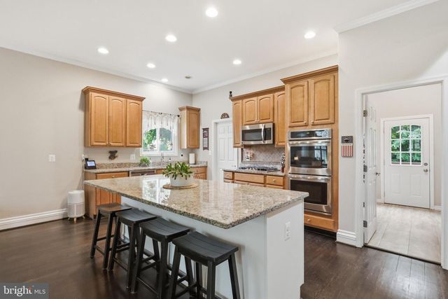 232 MARYLAND AVE, Hamilton, VA 20158