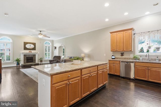 232 MARYLAND AVE, Hamilton, VA 20158