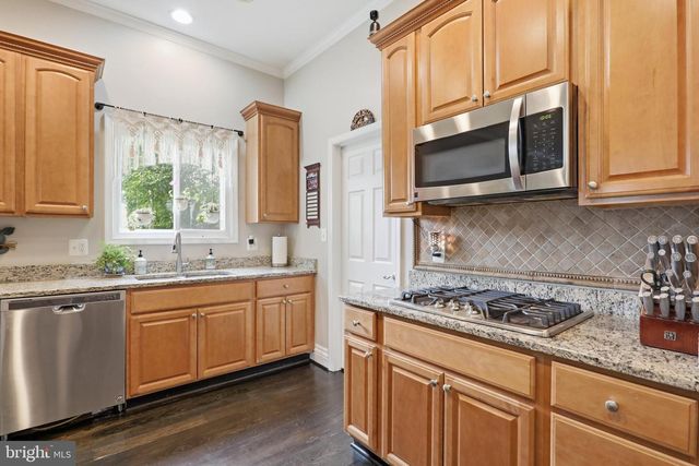232 MARYLAND AVE, Hamilton, VA 20158