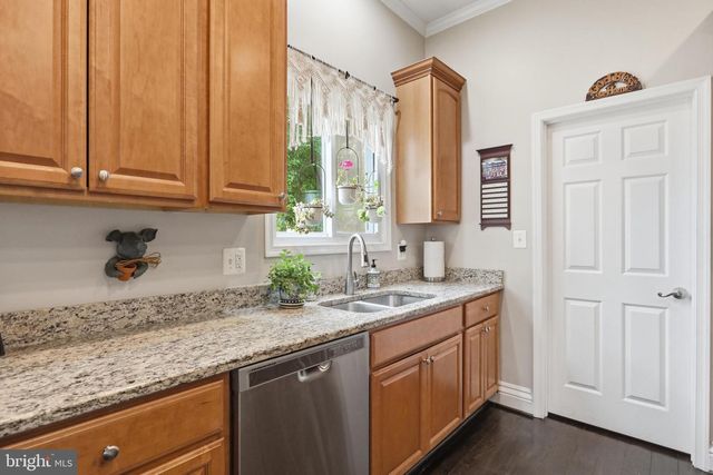 232 MARYLAND AVE, Hamilton, VA 20158