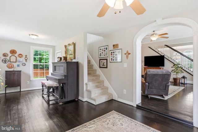 232 MARYLAND AVE, Hamilton, VA 20158