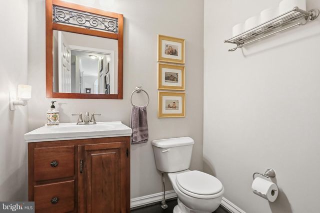 232 MARYLAND AVE, Hamilton, VA 20158