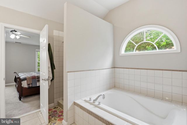 232 MARYLAND AVE, Hamilton, VA 20158