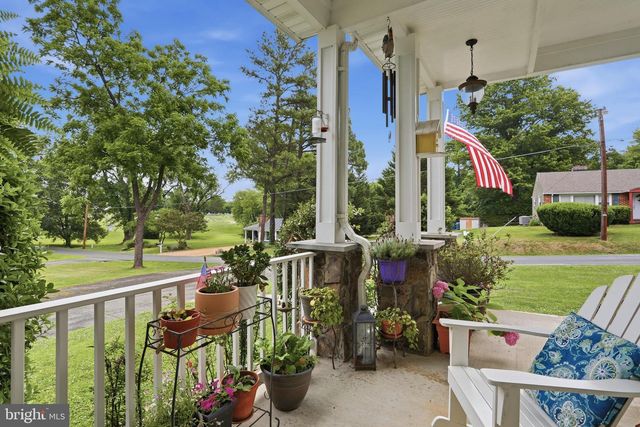 232 MARYLAND AVE, Hamilton, VA 20158