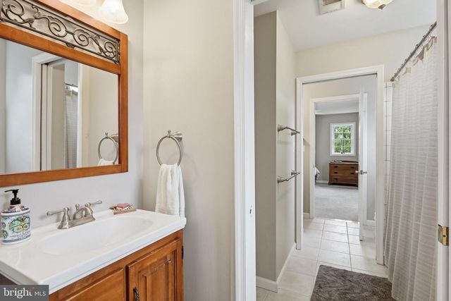 232 MARYLAND AVE, Hamilton, VA 20158