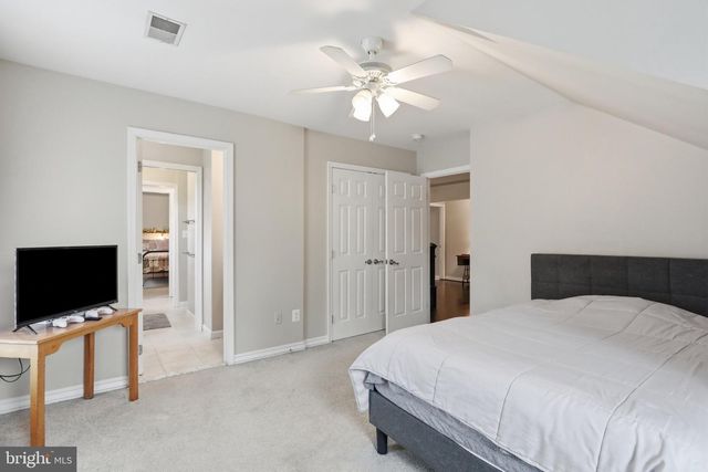 232 MARYLAND AVE, Hamilton, VA 20158