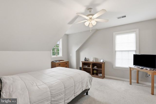 232 MARYLAND AVE, Hamilton, VA 20158