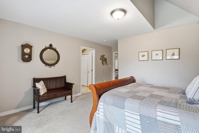 232 MARYLAND AVE, Hamilton, VA 20158