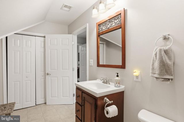 232 MARYLAND AVE, Hamilton, VA 20158