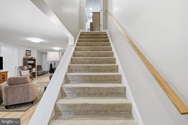 232 MARYLAND AVE, Hamilton, VA 20158