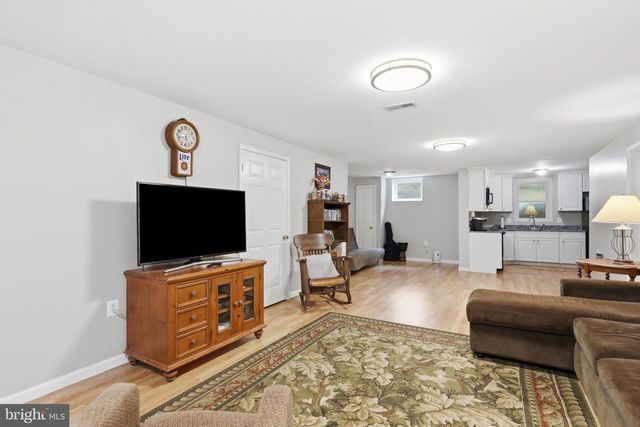 232 MARYLAND AVE, Hamilton, VA 20158