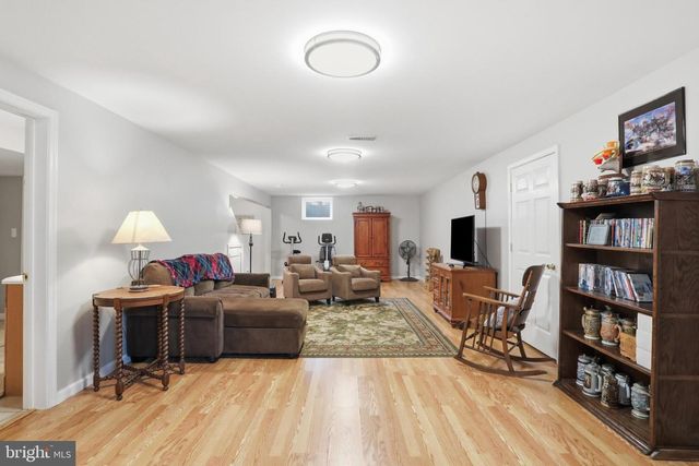 232 MARYLAND AVE, Hamilton, VA 20158
