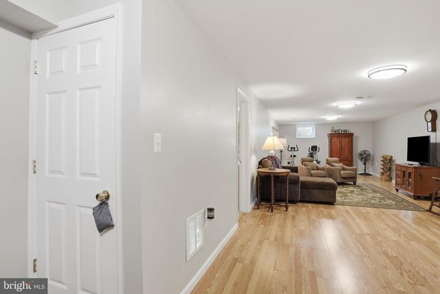 232 MARYLAND AVE, Hamilton, VA 20158