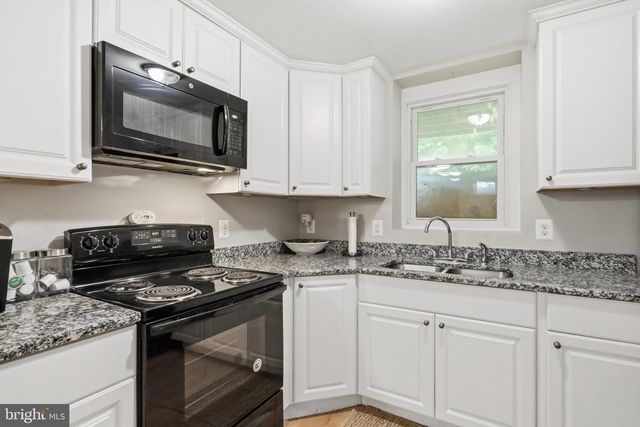 232 MARYLAND AVE, Hamilton, VA 20158