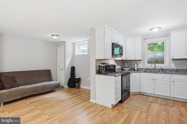 232 MARYLAND AVE, Hamilton, VA 20158