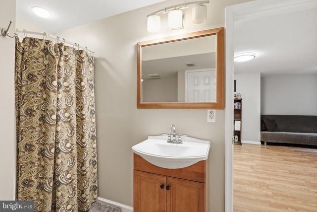 232 MARYLAND AVE, Hamilton, VA 20158