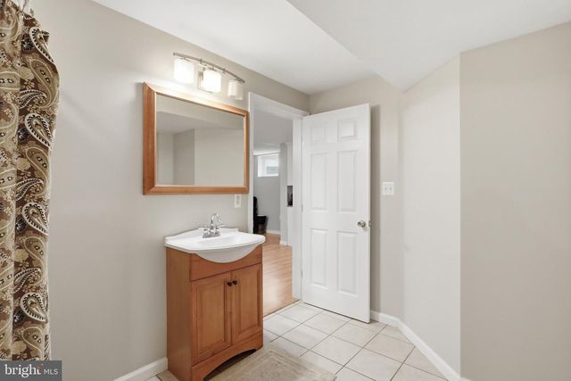 232 MARYLAND AVE, Hamilton, VA 20158