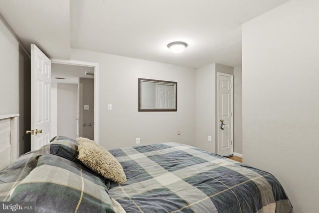 232 MARYLAND AVE, Hamilton, VA 20158
