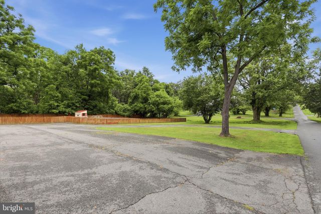 232 MARYLAND AVE, Hamilton, VA 20158