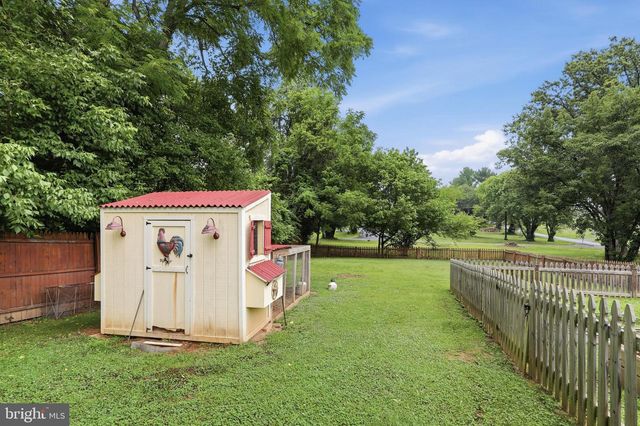 232 MARYLAND AVE, Hamilton, VA 20158