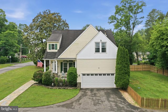 232 MARYLAND AVE, Hamilton, VA 20158
