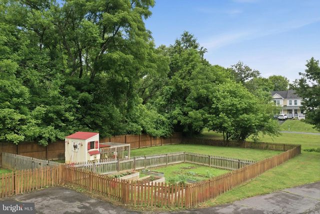 232 MARYLAND AVE, Hamilton, VA 20158