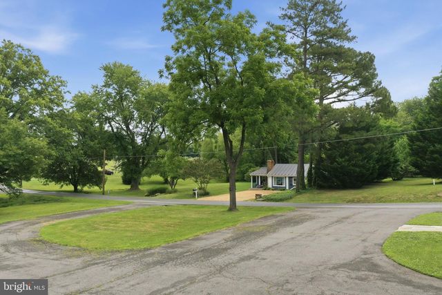 232 MARYLAND AVE, Hamilton, VA 20158