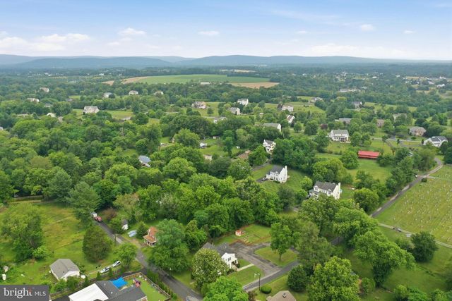 232 MARYLAND AVE, Hamilton, VA 20158
