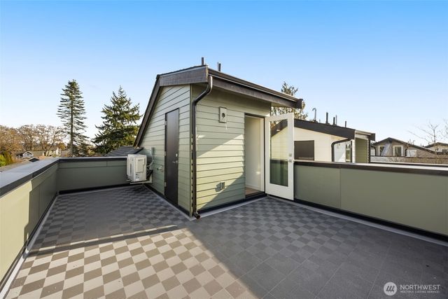 8313 C 12th Avenue NW, Seattle, WA 98117