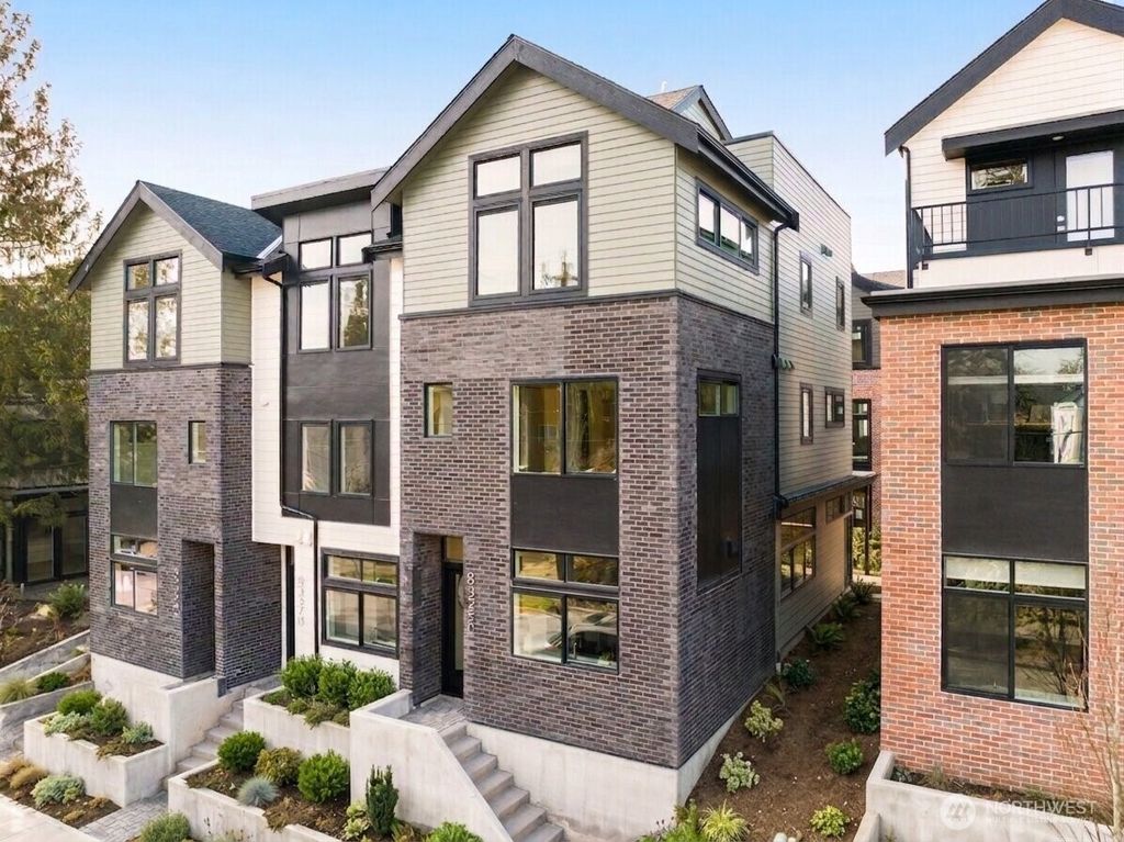 8313 C 12th Avenue NW, Seattle, WA 98117