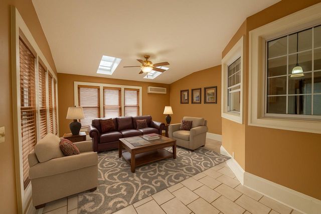 809 Richards AVENUE, Watertown, WI 53094