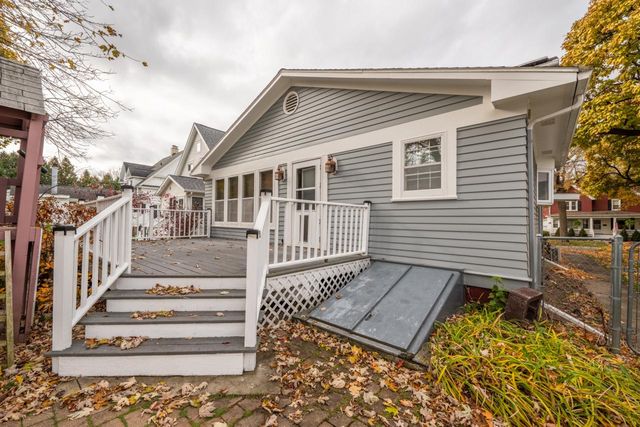 809 Richards AVENUE, Watertown, WI 53094