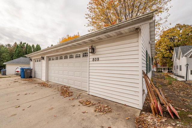 809 Richards AVENUE, Watertown, WI 53094