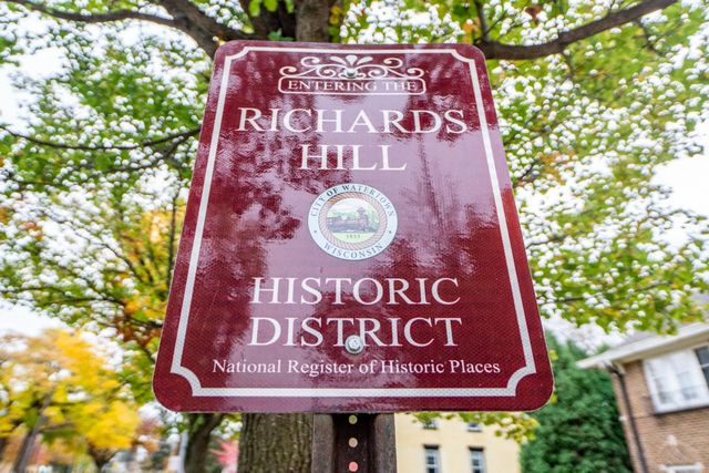 809 Richards AVENUE, Watertown, WI 53094