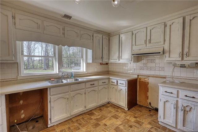10 Wolfskin Road, Arnoldsville, GA 30619