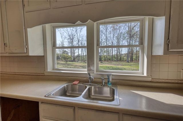10 Wolfskin Road, Arnoldsville, GA 30619