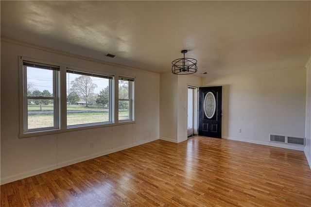 10 Wolfskin Road, Arnoldsville, GA 30619